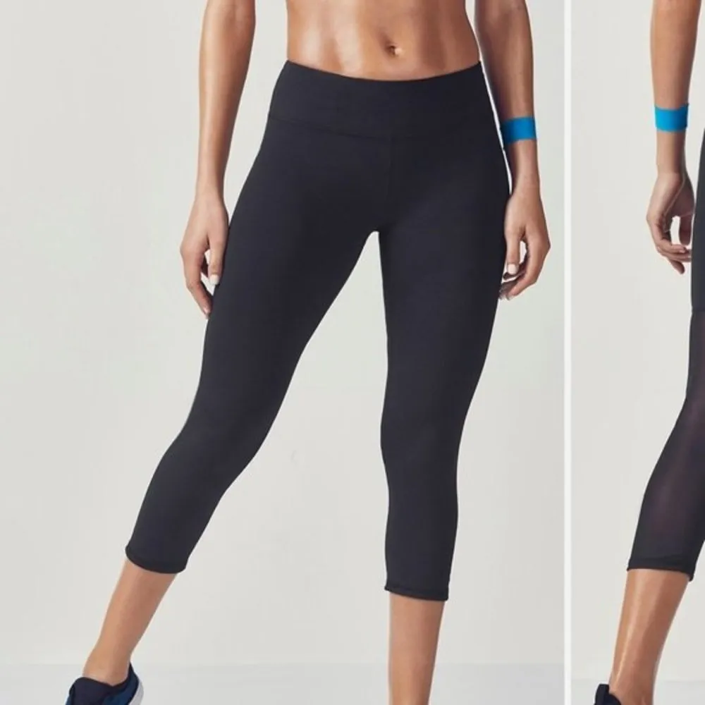 Fabletics Gisela capri black cropped leggings mesh back pocket wide waistband S - Image 13