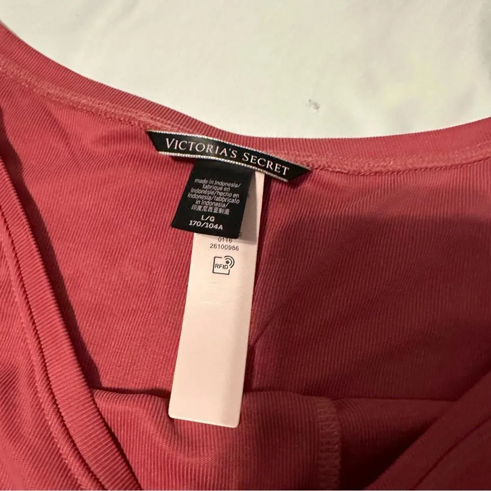 Victoria’s Secret Activewear Set Long sleeve crop shirt and bike shorts - Image 4