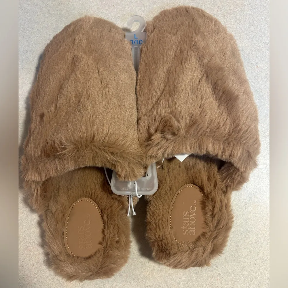 NWT Stars Above Brown Fuzzy Slippers Size L (9/10) - Image 2