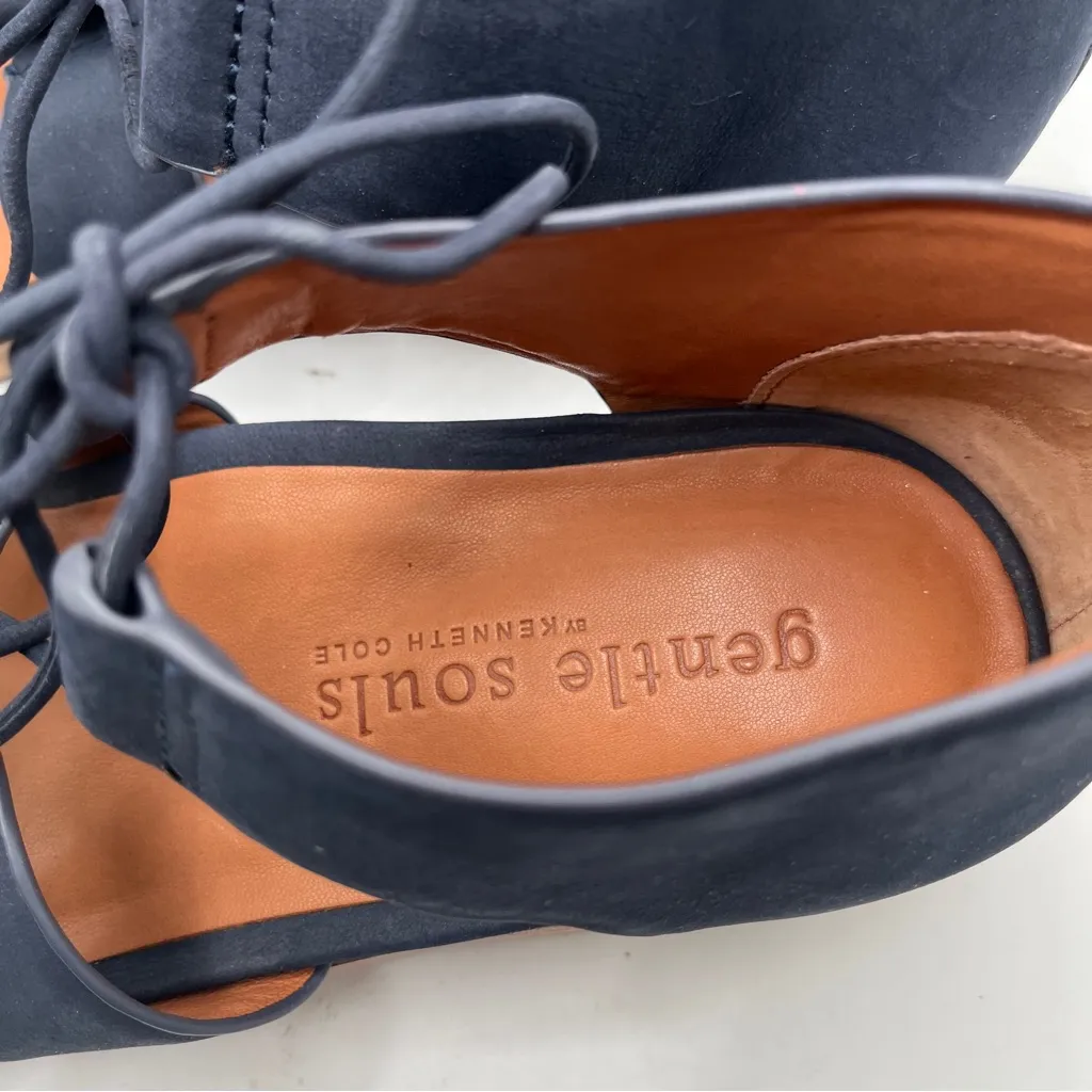 EUC Women's Gentle Souls Gem Strappy Sandal blue navy size 7.5 Nubuck leather - Image 3