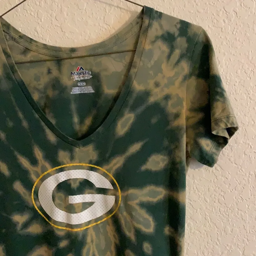 MAJESTIC Green Bay Packers V-Neck Reverse Bleach Tie Dye T-Shirt - Image 7