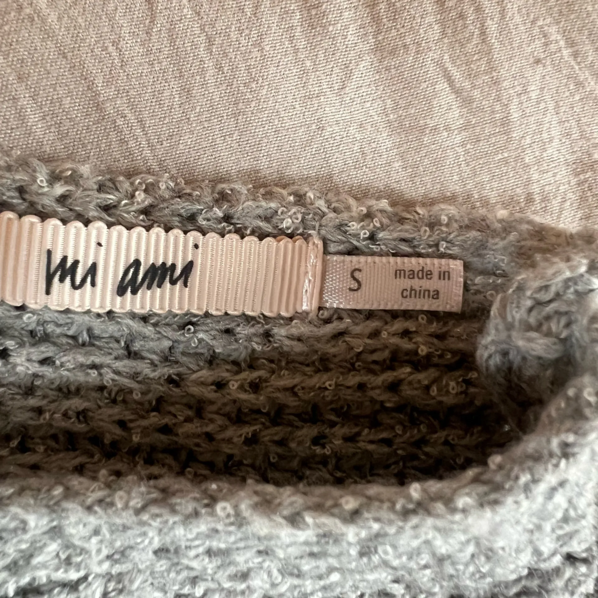 MiAmi  women Gray Knot Back
Sweater Small - Image 3