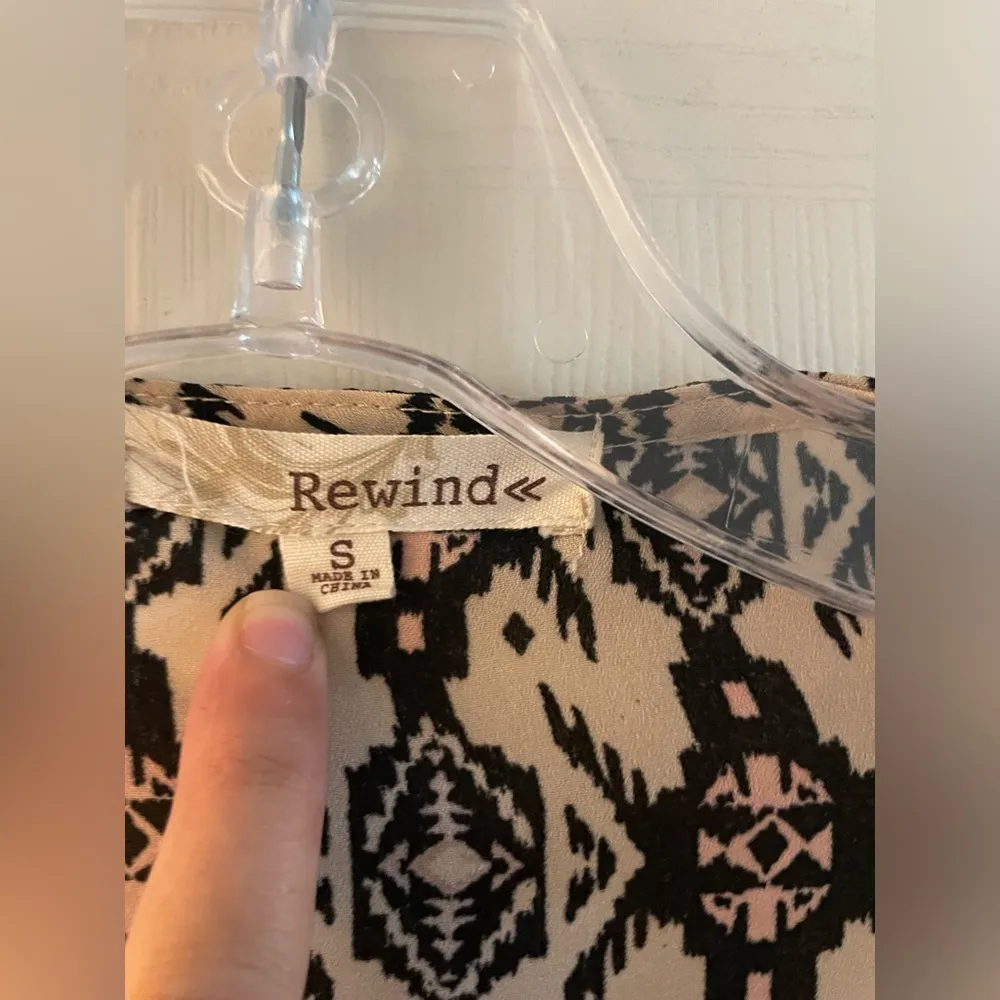 Xhilaration Cream Bohemian black and pink Aztec cardigan Size Small - Image 2