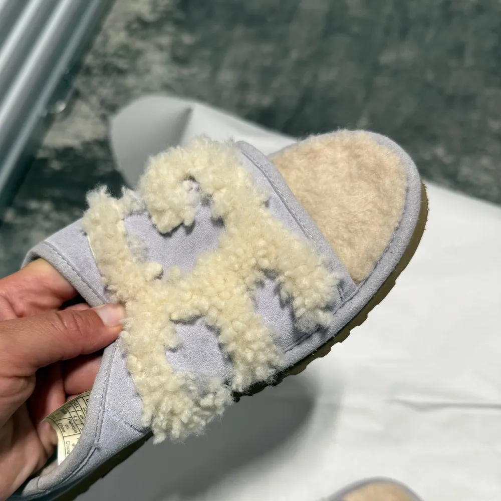 UGG  Shearling SLIDE Sz 6 Lilac - Image 16