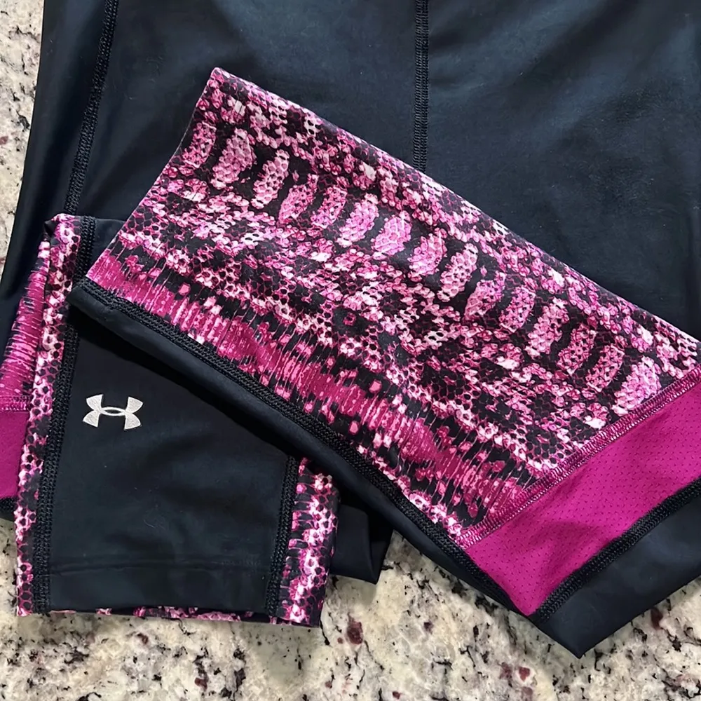Under armor compression mesh detail capri pink yoga workout Pilates gym run - Image 2