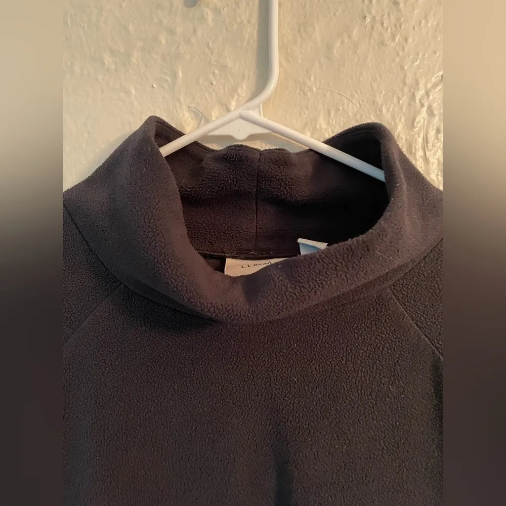 LL Bean women’s black fleecy pullover top with mock next and cross hem; size 1X - Image 3