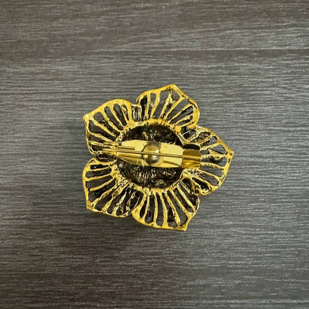 Green Crystal Flower Brooch - Image 2