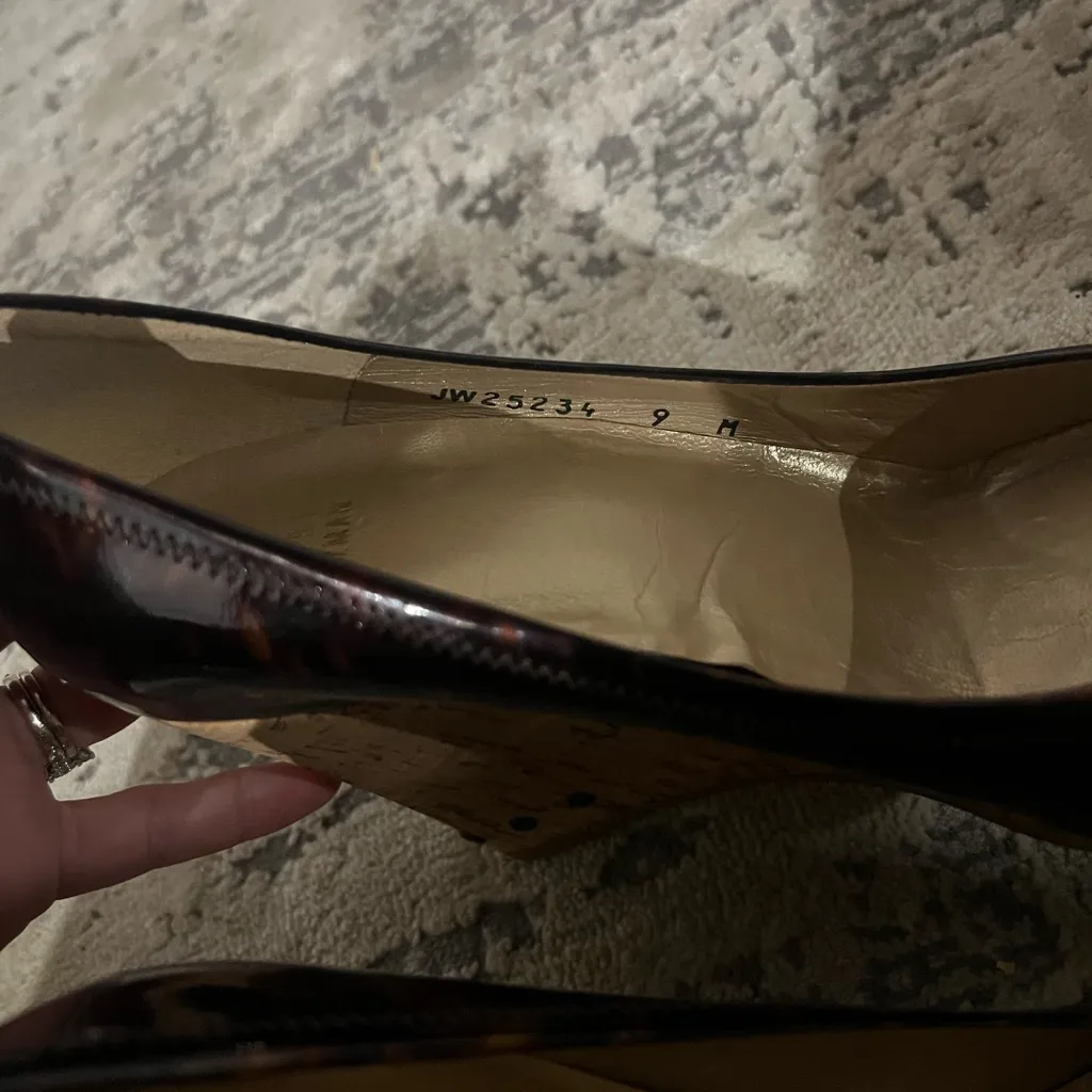Stuart Weitzman Brown Tortoise Cork Wedge Pumps Size 9 US - Image 7