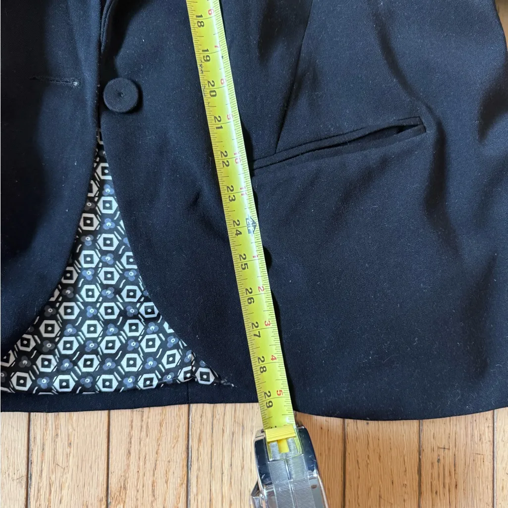 Black  🖤 Blazer with Patterned Lining - Image 2