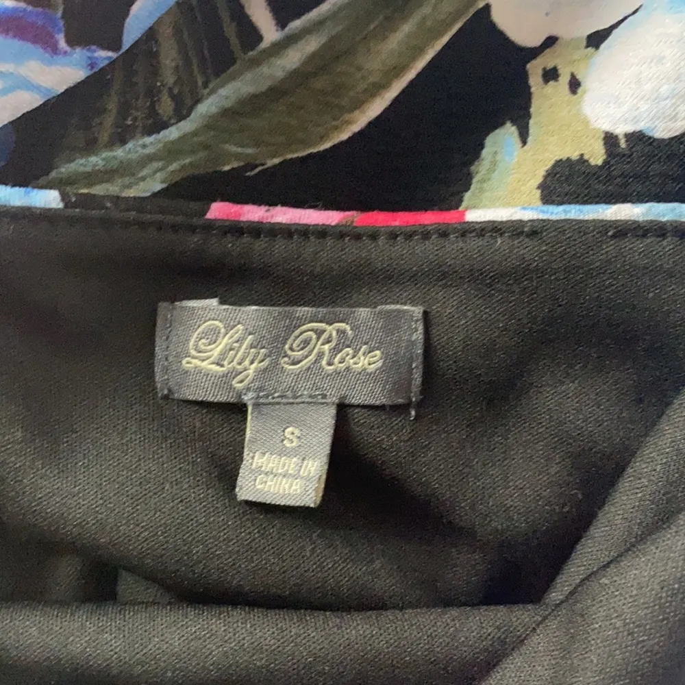 Women’s size small Vibrant floral textured fit and flare skater dress - Image 7