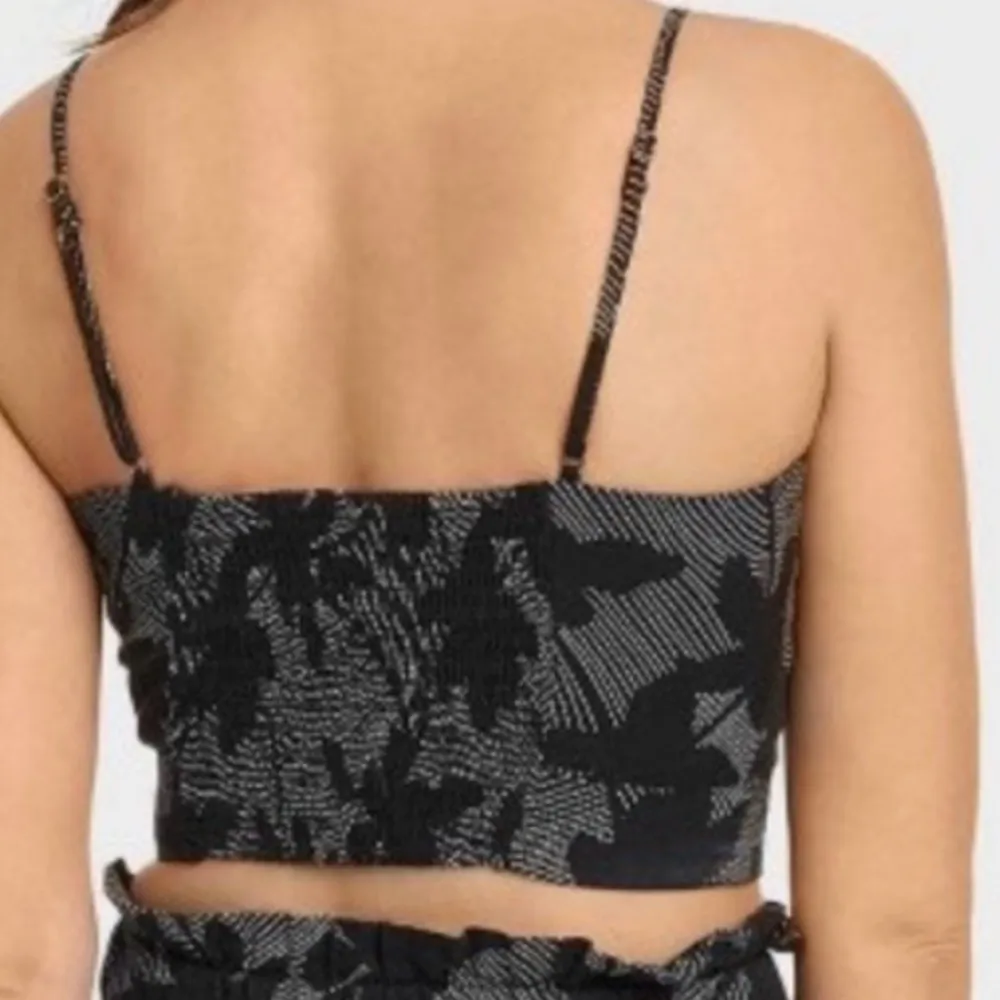 Universal Thread Bralette Tank Top Black White Floral new size Medium - Image 4