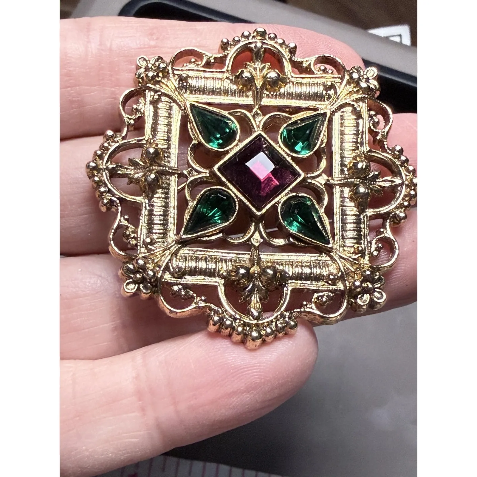 Gold Tone Filigree Brooch Green Teardrop Glass Red Center Stone Pin Statement - Image 2