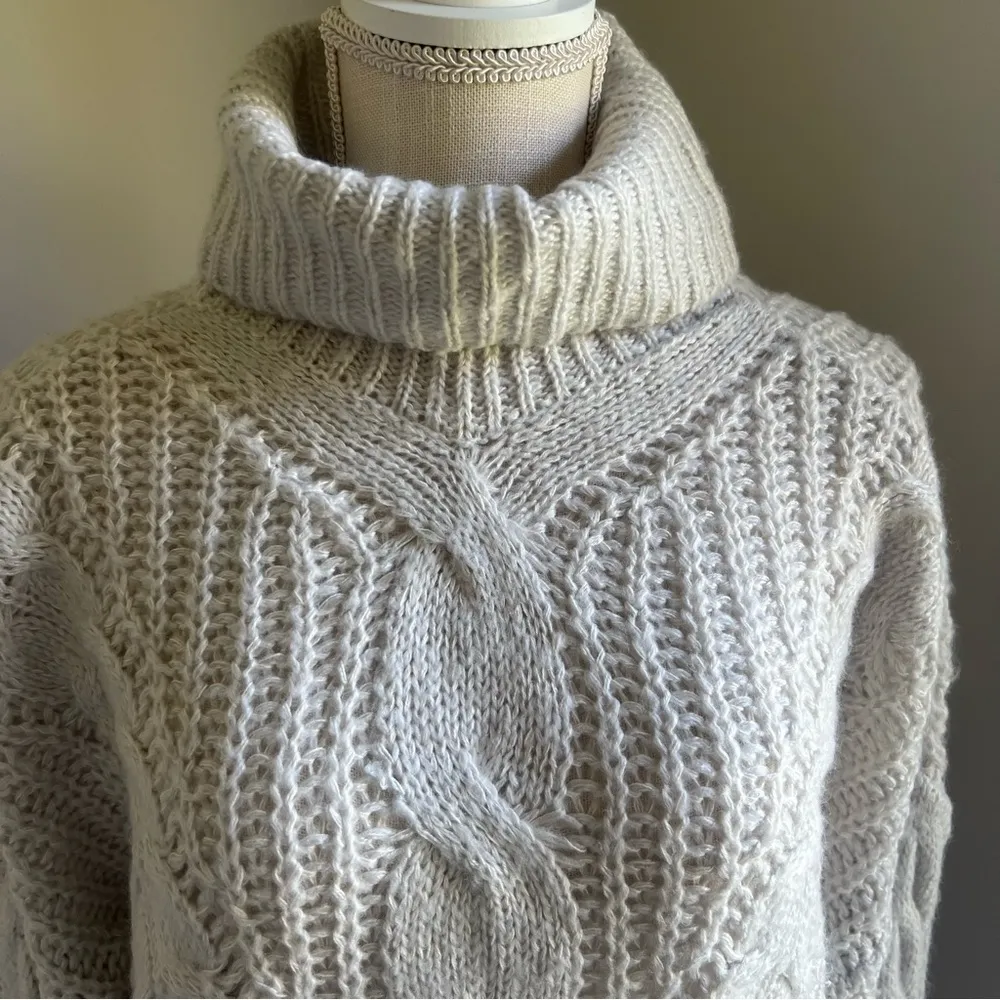 CLOTH by RD Pullover Cowl Neck Silver Cloud Women's Sweater Size Medium - Image 2