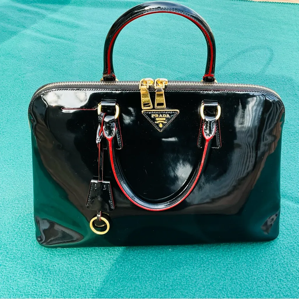 The MOST ELEGANT PRADA bag on PLANET 🌹🌹 - Image 3