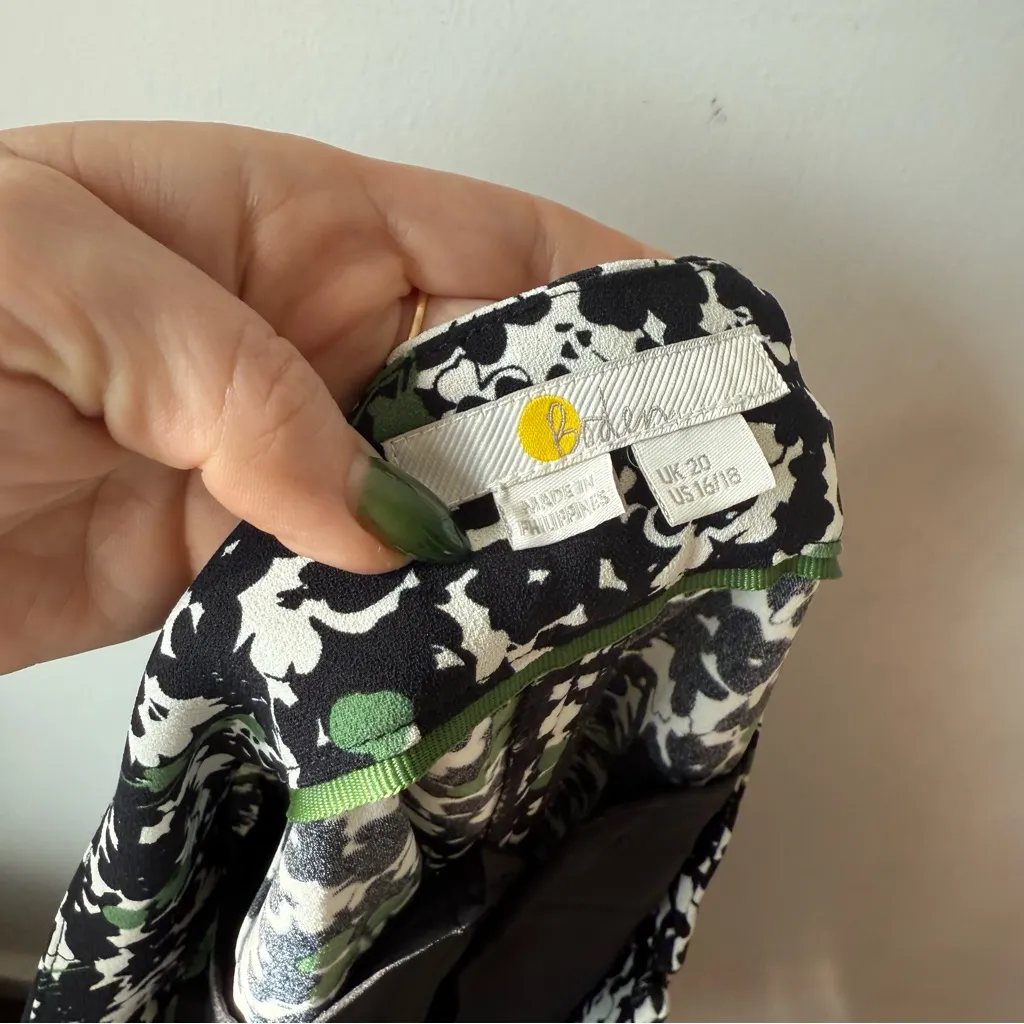 Boden Relaxed Bootcut Trousers Black White Green Camo Floral US 16/18 - Image 5