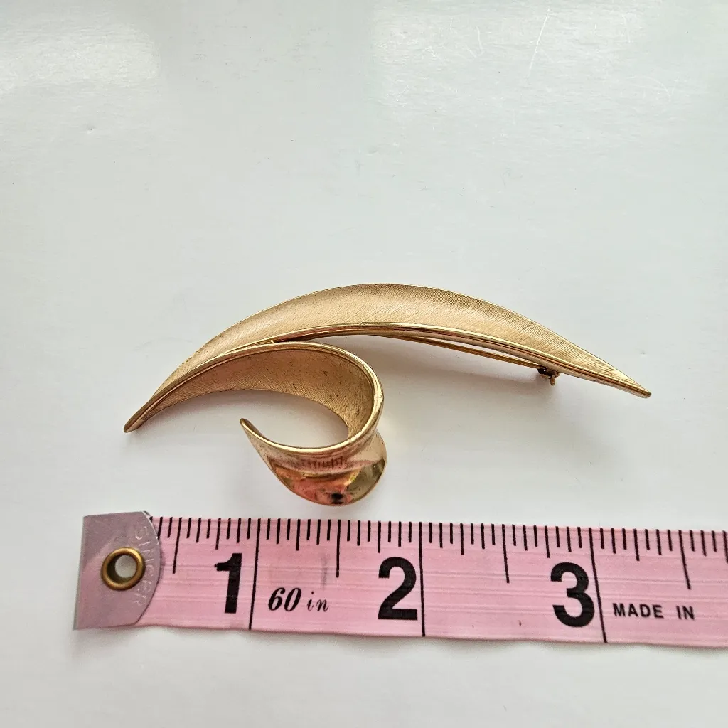 Crown Trifari Large Gold Leaf Figural Brooch Pin 3.5" Rose Gold Tone Metal - Image 4