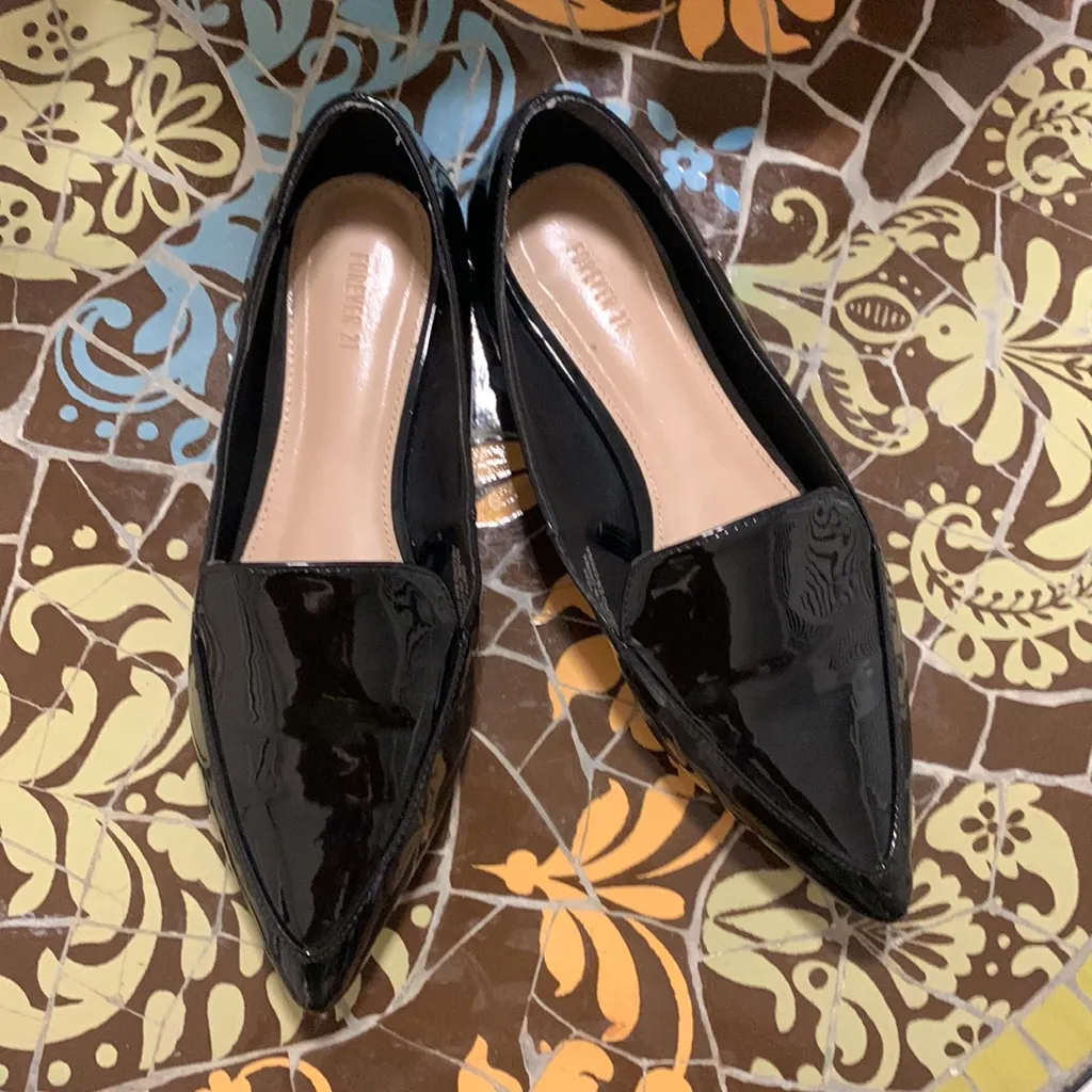 FOREVER 21 Patent Leather Flats Sz:6 - Image 4
