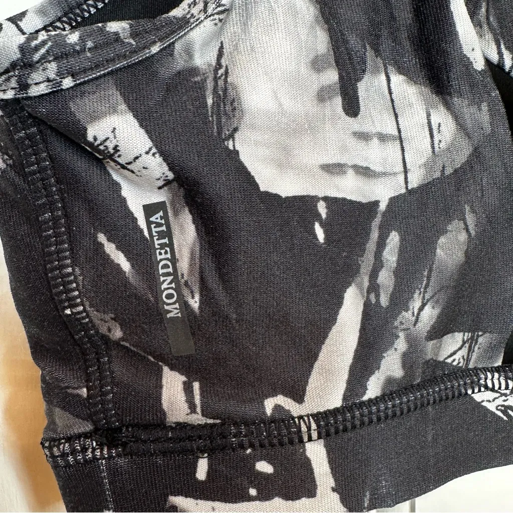 Mondetta Abstract Criss Cross Back Sports Bra in Black/Gray/White - XS/SMALL - Image 7