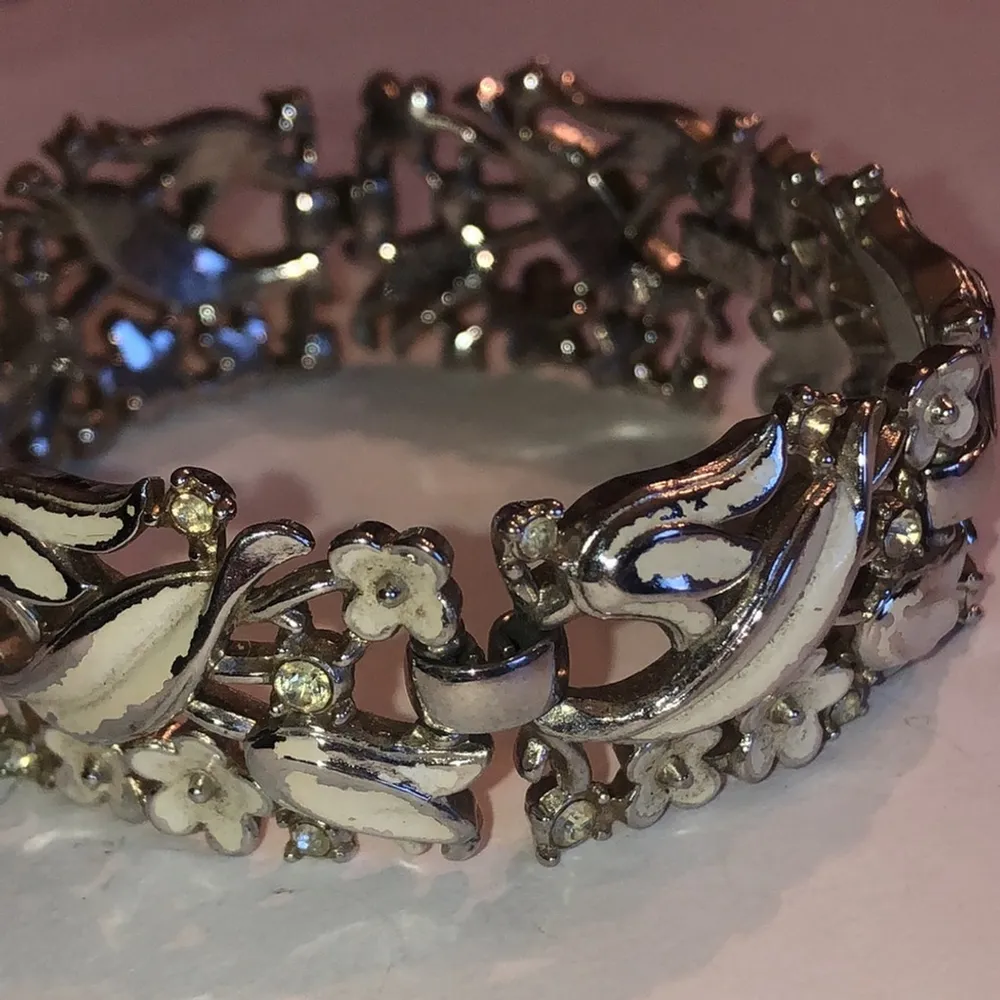 Trifari Crown Vintage Silver Tone White Flower Boho CZ Rhinestone Bracelet - Image 5