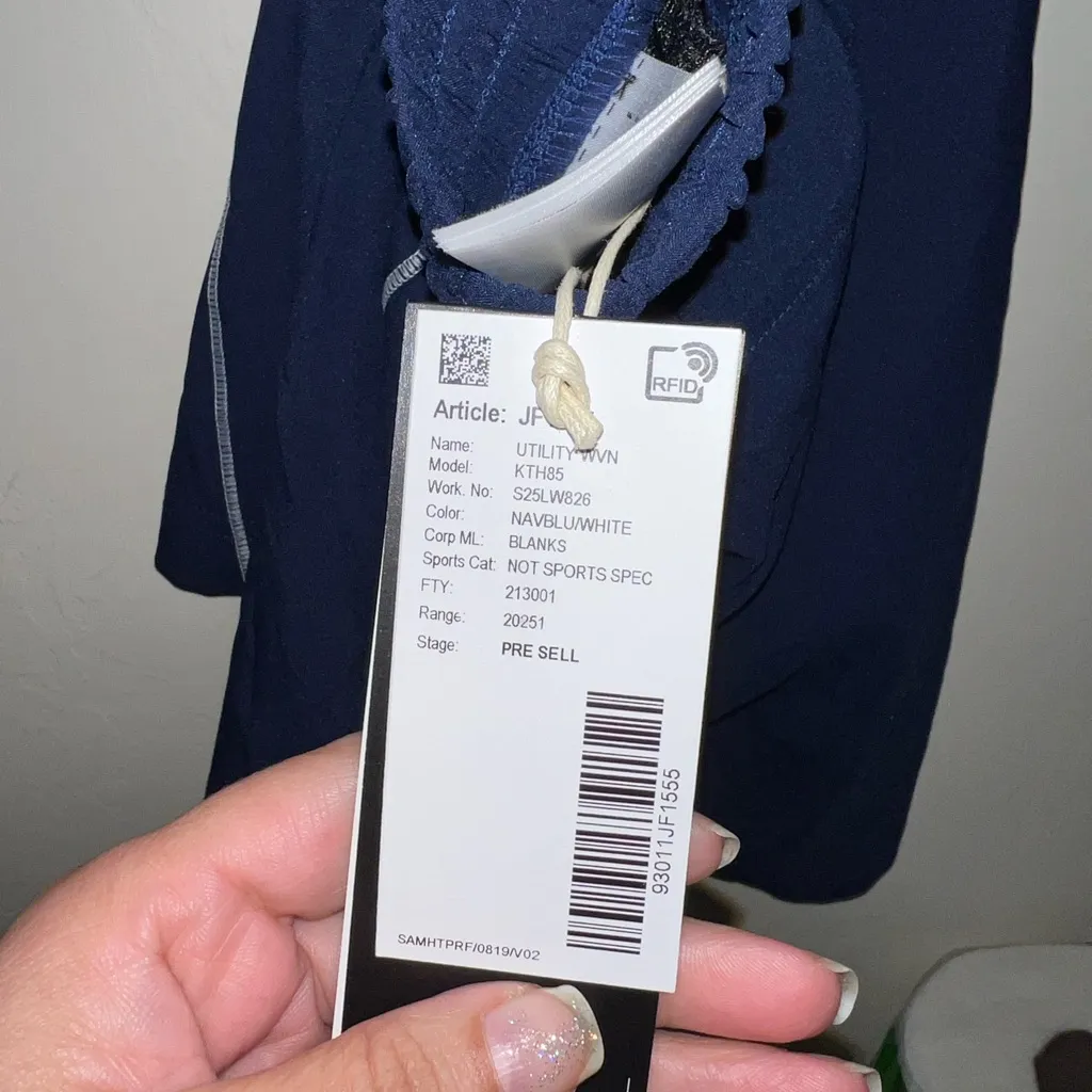 Adidas Navy Performance Shorts women’s 5” - Image 4