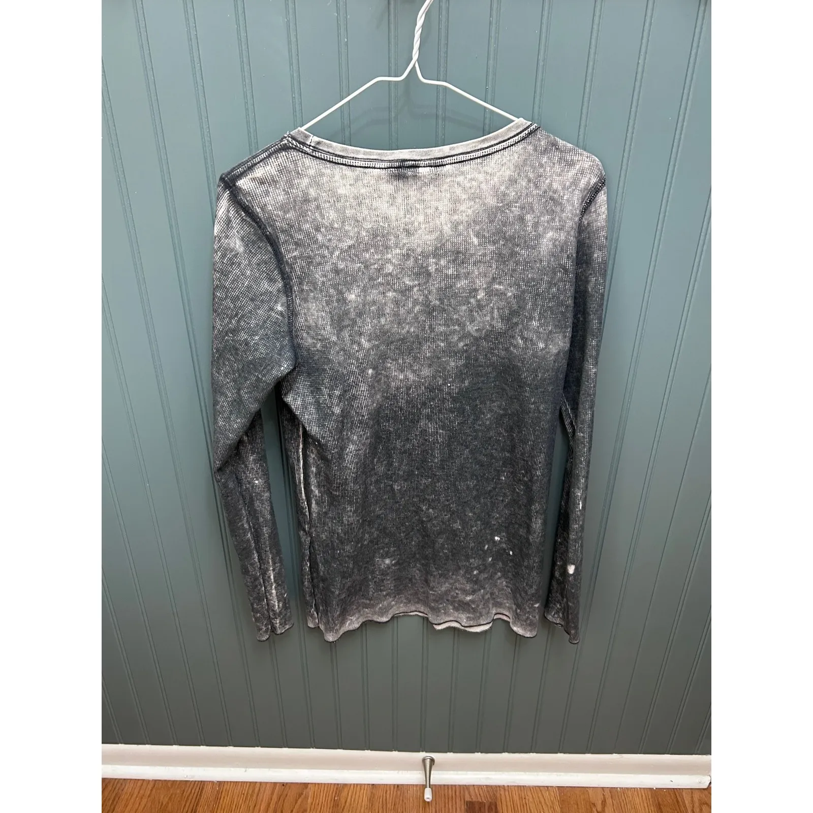 Harley Davidson Skull Wings Gray Acid Wash Long Sleeve‎ Top Womens L Biker Size L - Image 4