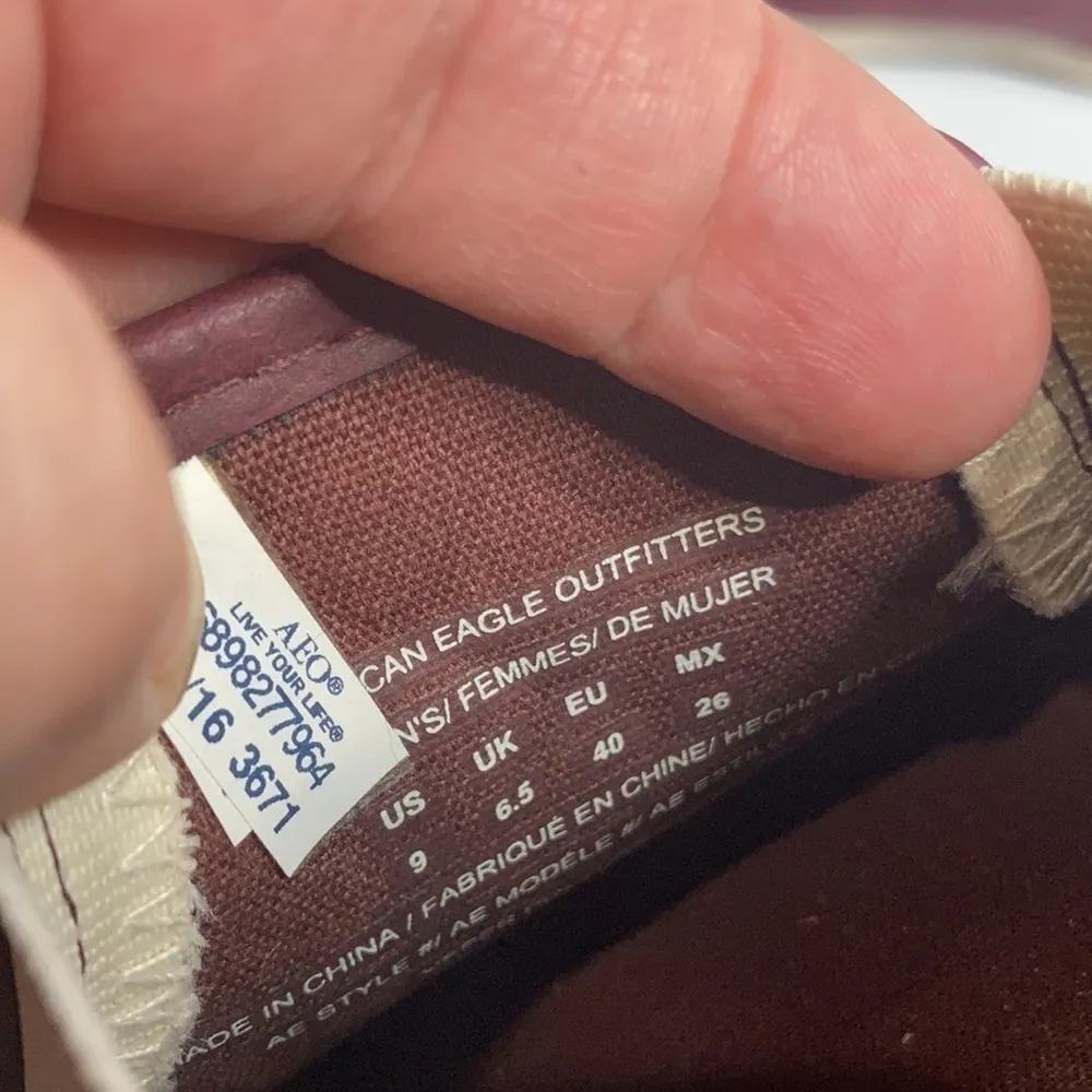 American‎ Eagle Outfitters quilted slip on shoes size 9 - Image 6