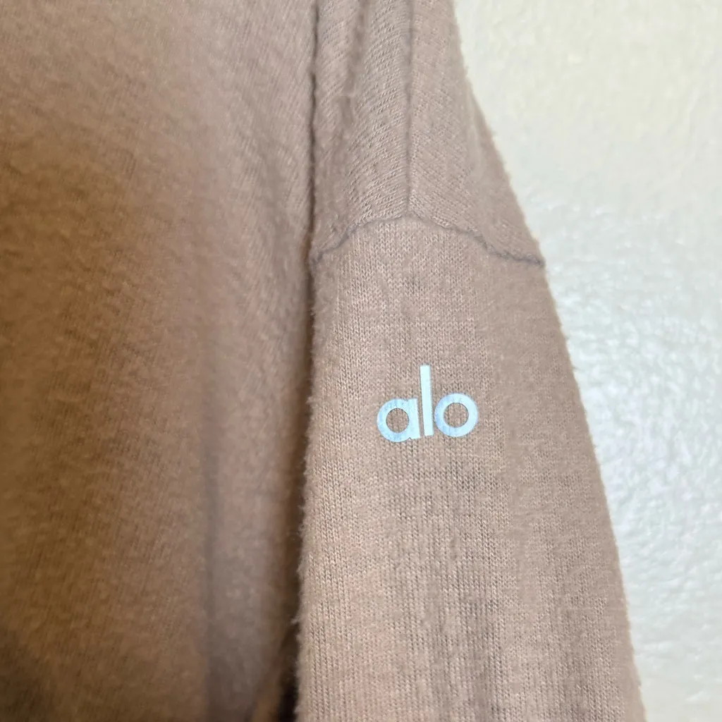 Alo Yoga Soho Pullover - Image 5