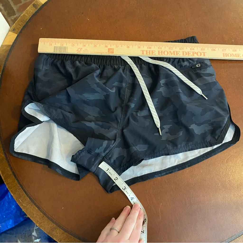 Vuori‎ Clementine Camo Short size large - Image 3