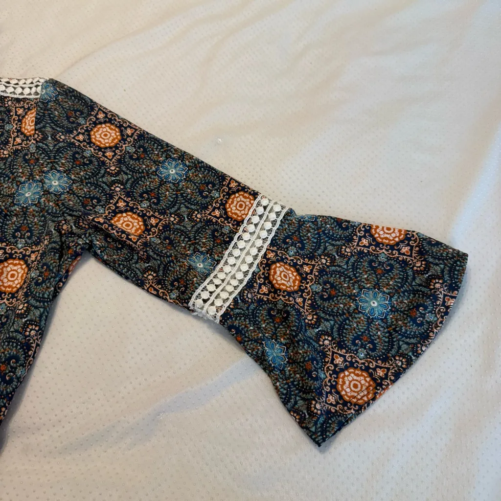 NY Collection Boho Top Asymmetric Hem Size Medium Bell Sleeves Geometric V Neck - Image 8