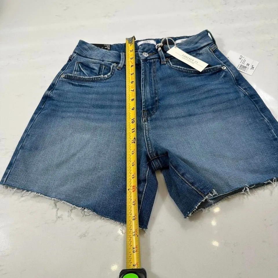 NWT Forever 21 Jean Shorts 28 Womens Curved 90s High Rise Raw Hem Faded Light - Image 5