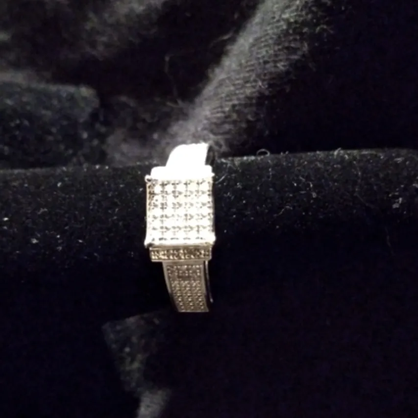 1/4 Carat Weight Diamond Ring Gold Plate 925 Sterling Silver 7 EUC - Image 2