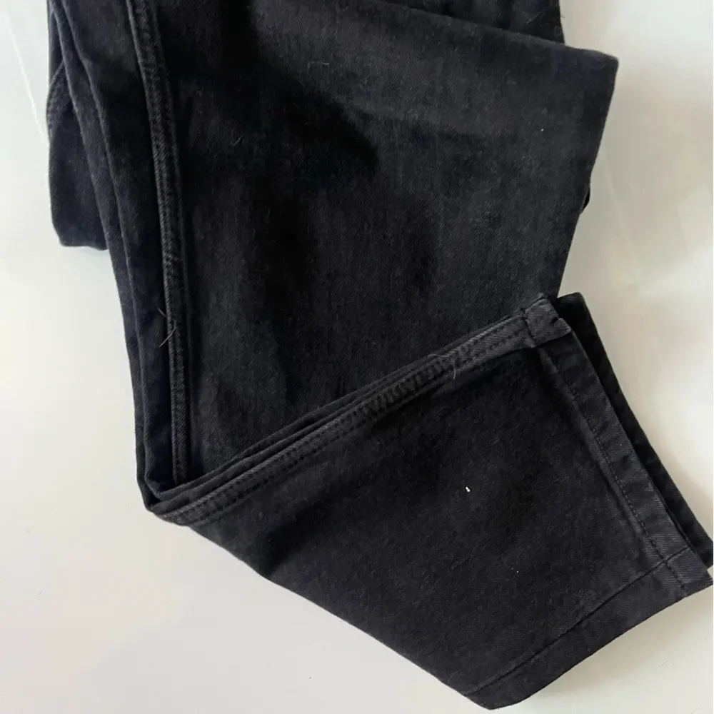 Everlane • Curvy Cheeky Washed Black Denim Jeans - Image 7