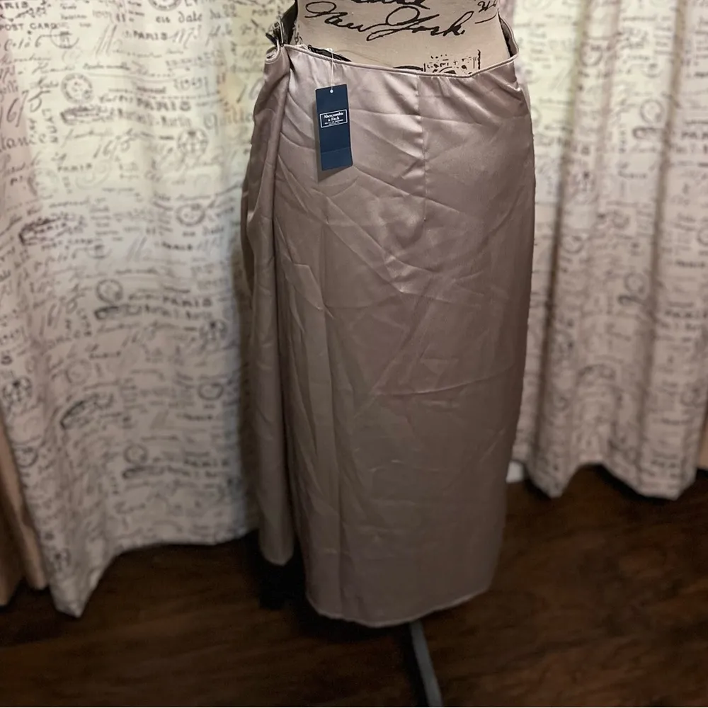 74- NWT  Knotted Elevated Satin Midi Skirt  sz XL GOLDEN TONE - Image 12