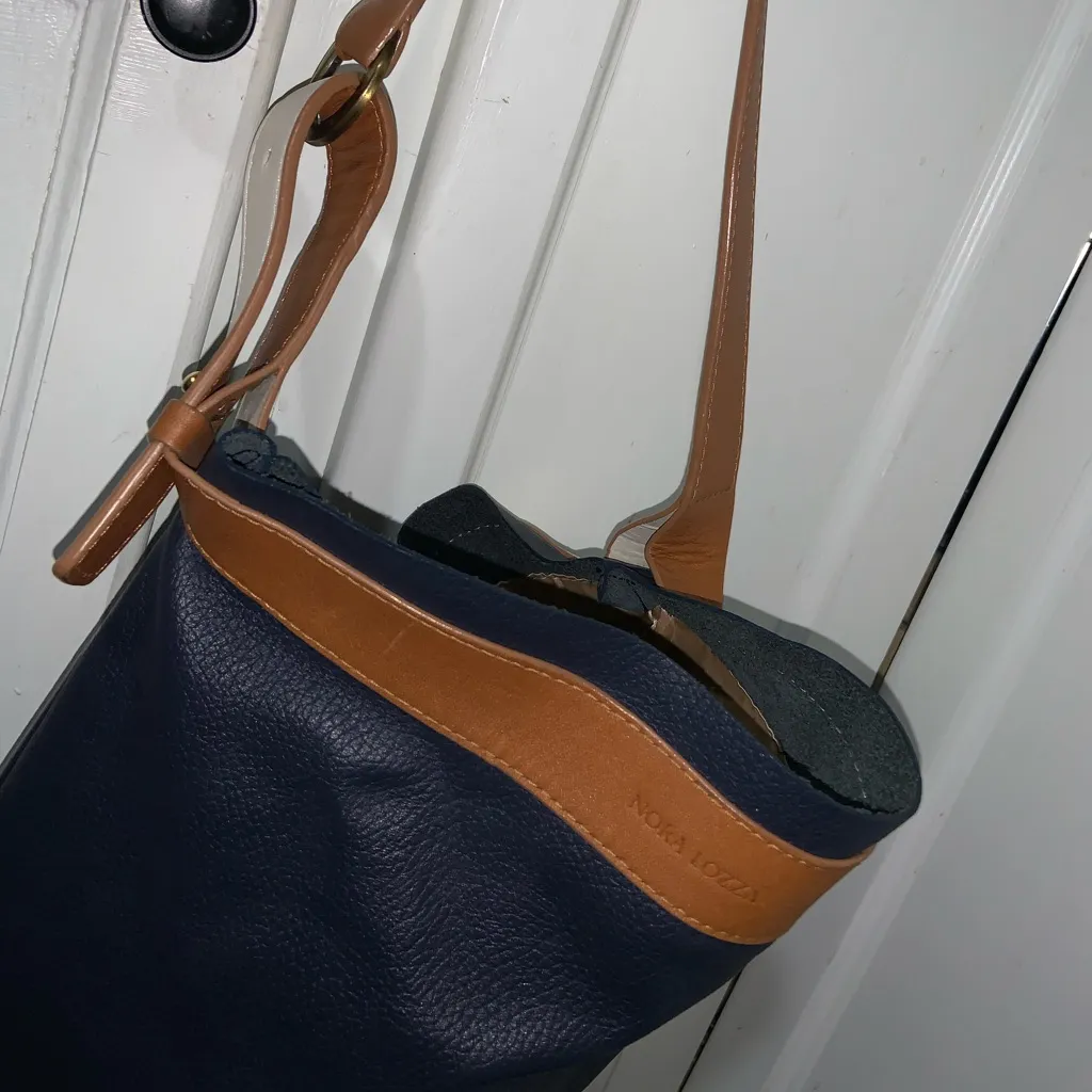 Rare Nora Lozza leather Italian quite luxury handbag navy tan boho classic $680 Blue - Image 2