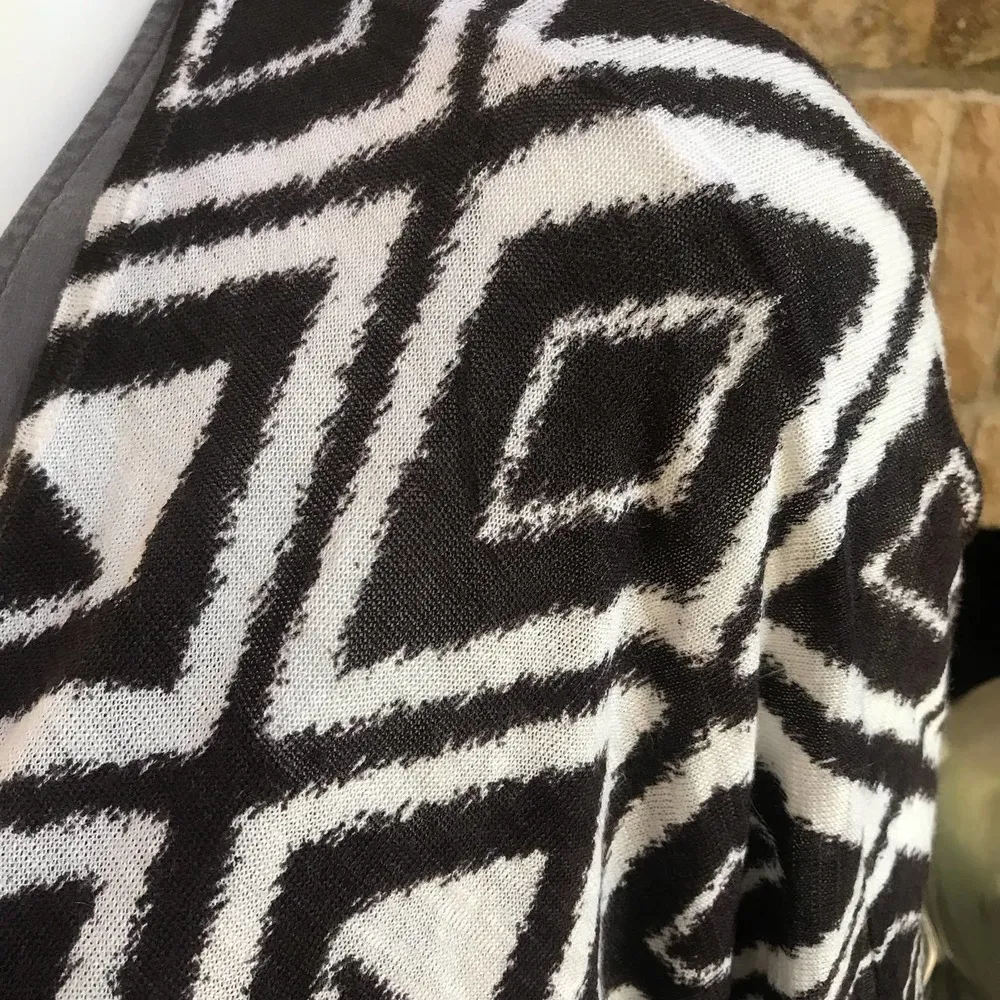 Chico's Black White Geometric Print 3/4 Sleeve Cardigan Women's Size S - Image 4