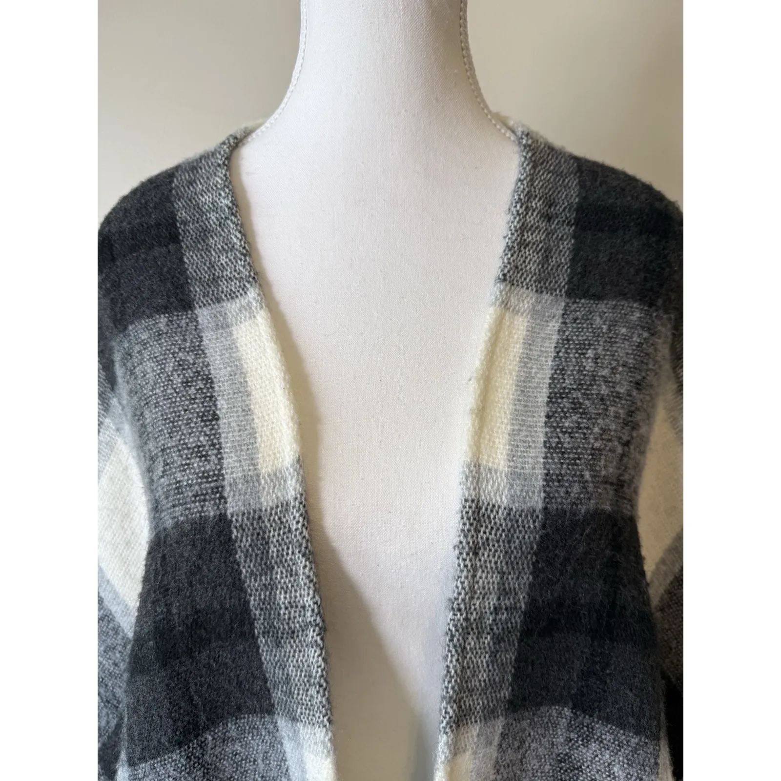 Soft Surroundings Plaid Fringe Poncho Wrap One Size Black White Gray Check Cape - Image 4