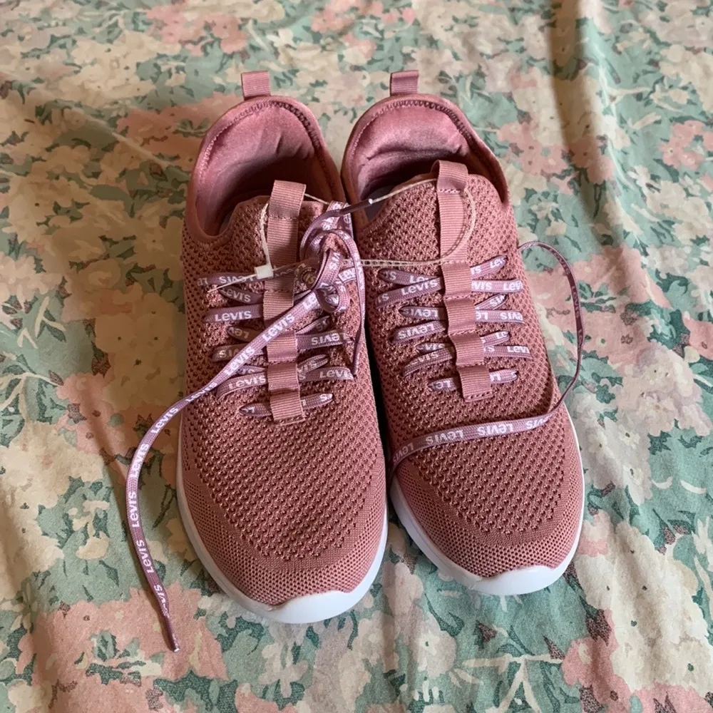 Levi’s shoes new with tag - Image 4