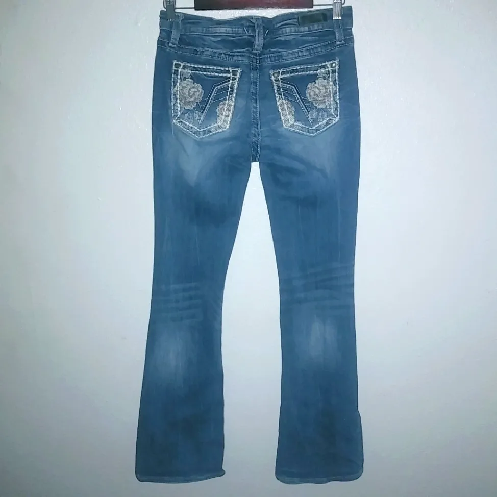 Vigoss 28x32 Distressed Boot Cut Cross-Stitch embroidered Pockets Jeans - Image 2