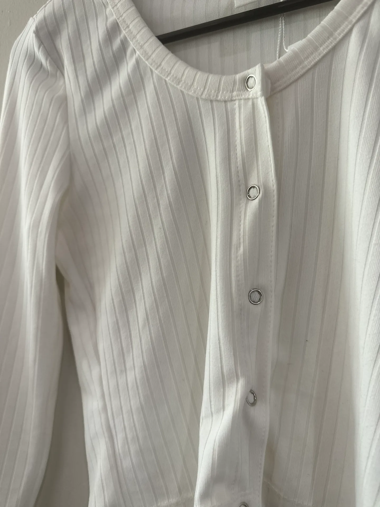 white long sleeve tee Size M - Image 2