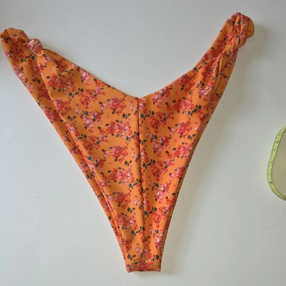 Skatie Salty Bikini Bottoms Hanalei Print Floral Swim Orange Womens Size Large - Image 3