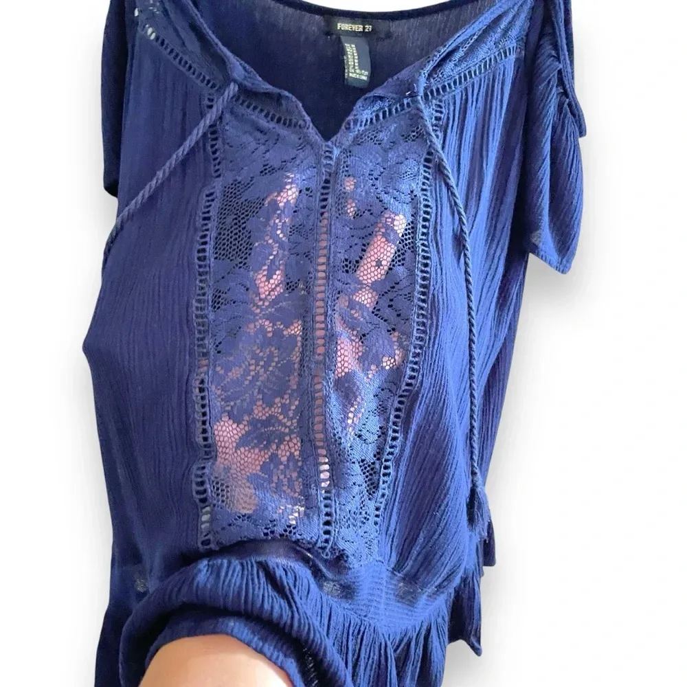 Forever 21 Womens M Boho Open Shoulder Navy Top Floral Lace Swing Hem Rope Tie - Image 4