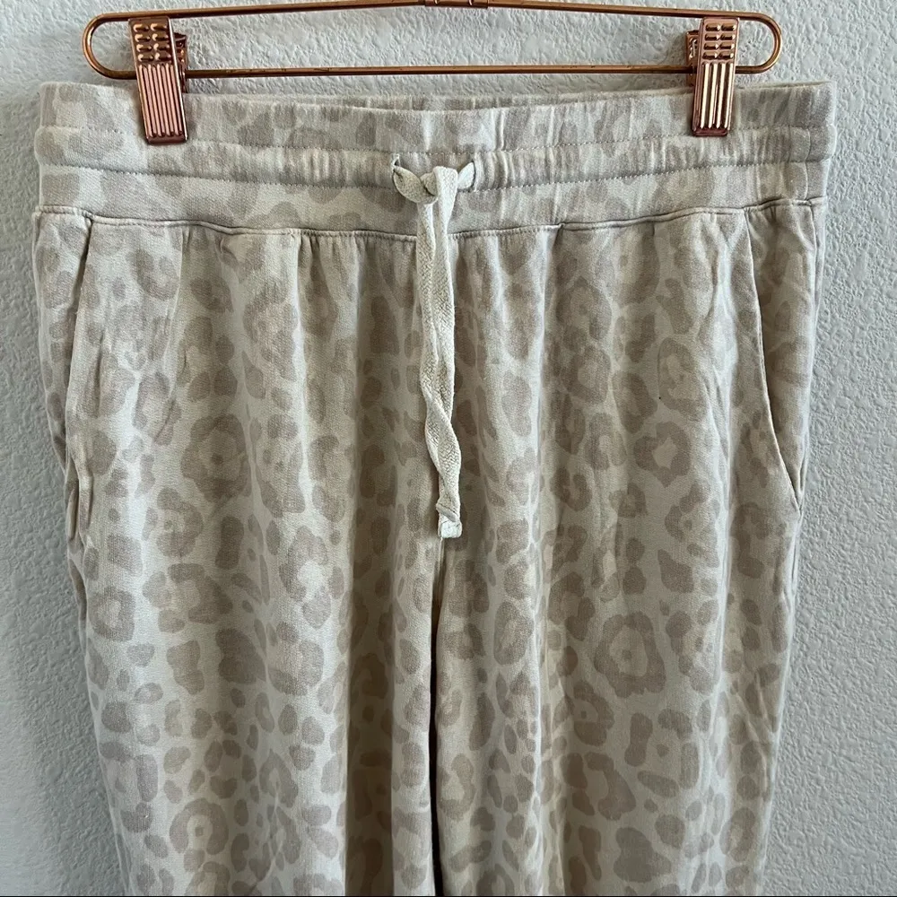 Splendid Neutral Leopard Print Lounge Pants Cozy Jogger Elastic Waist S - Image 2