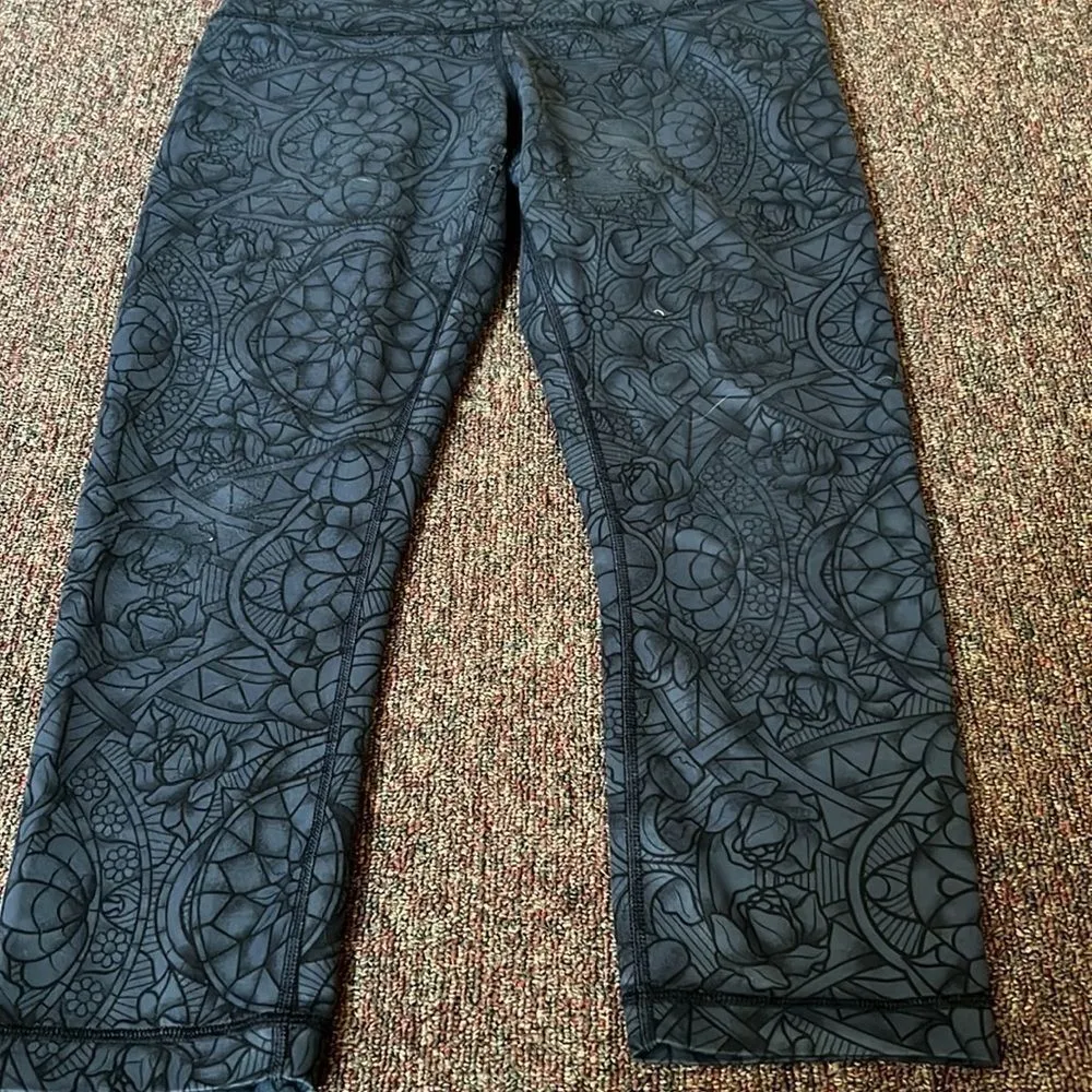 Lululemon leggings size 8 - Image 4