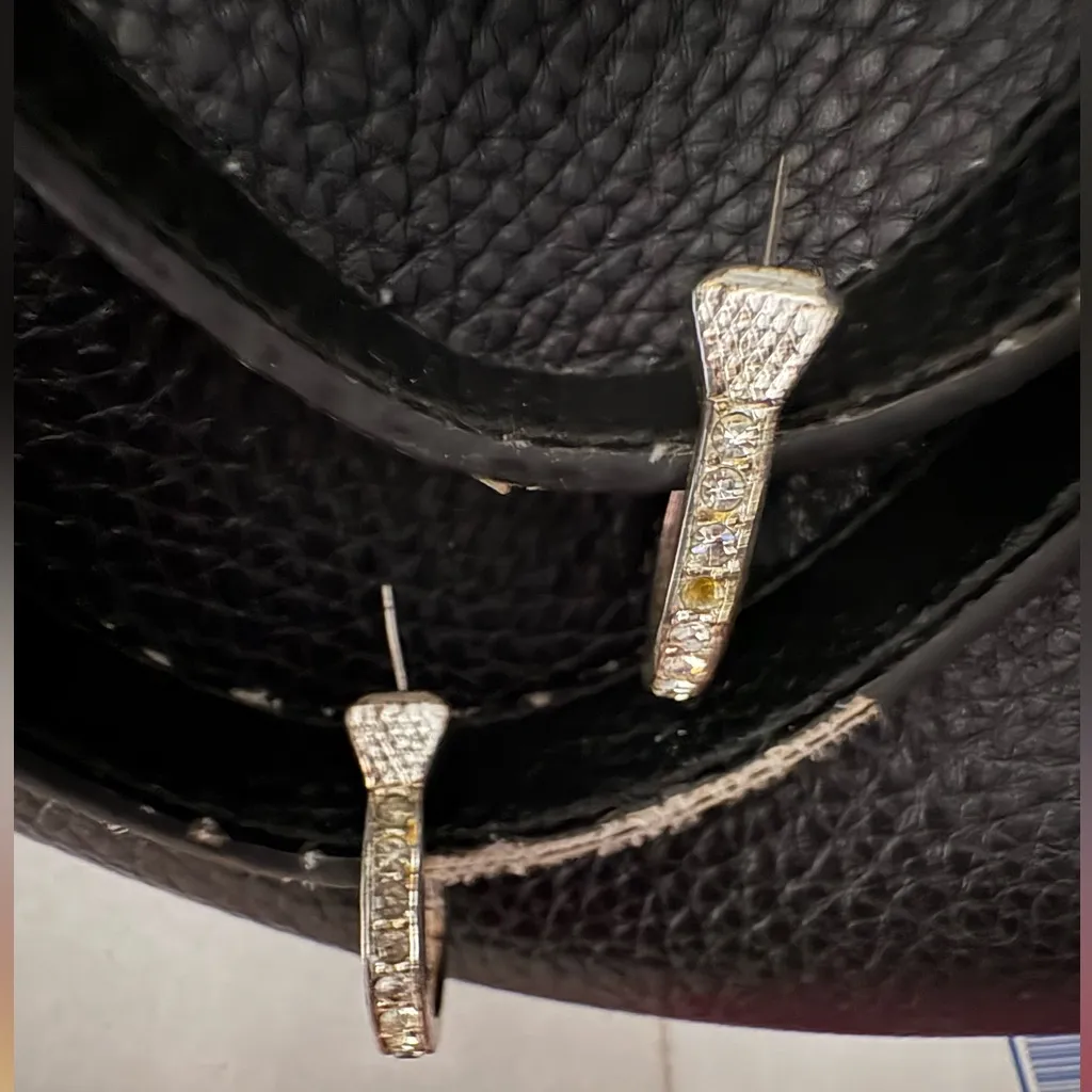 Vintage Elegant Gold and Rhinestone Earrings - Image 5