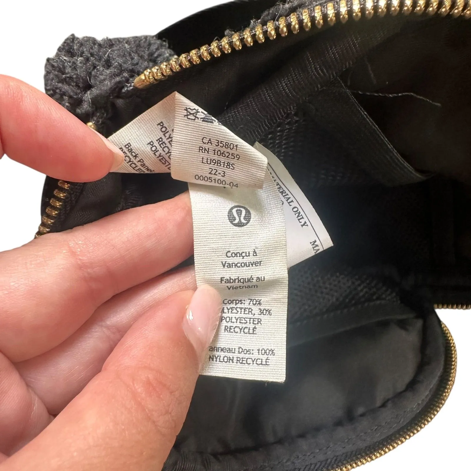 LULULEMON‎ Everywhere Fleece Belt Bag Black - Image 6