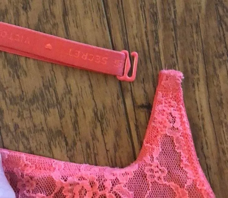 Victoria's Secret Bra 36D - Image 5