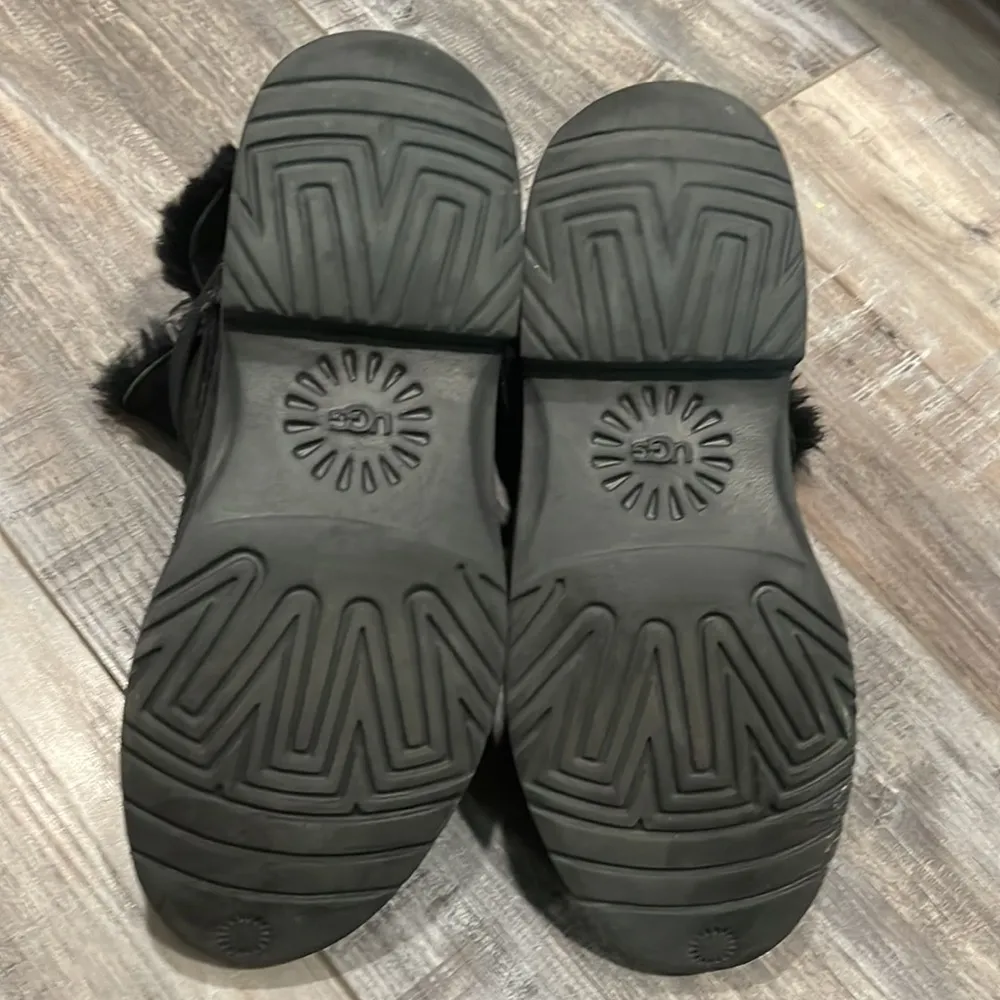 UGG Women's Elisa Suede Short Ankle Boots size 5.5 - Image 8