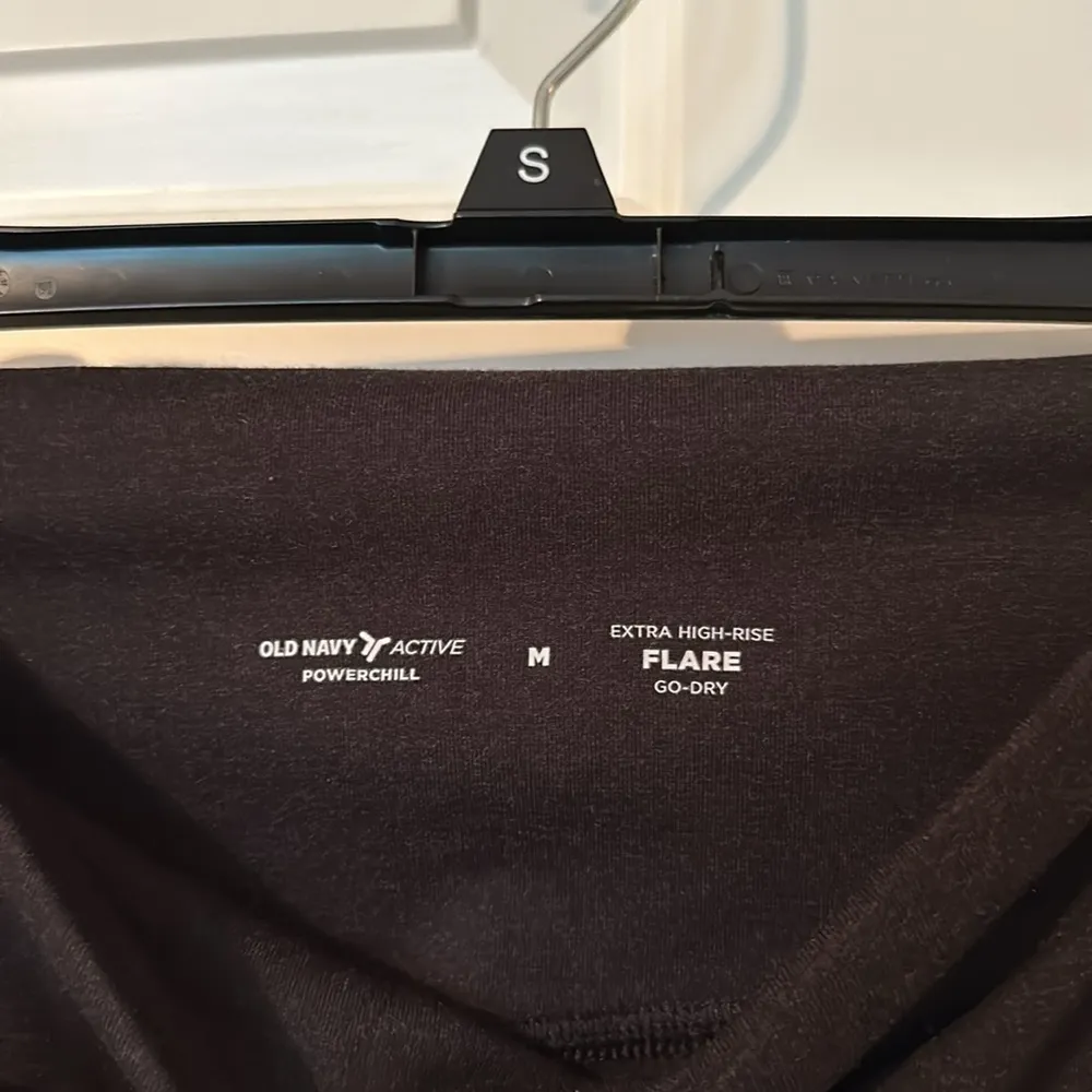 Old Navy Flare Leggings - Image 4