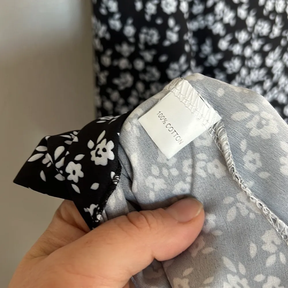 NWOT SweatyRocks Women's Ruffle Short Sleeve V Neck Button Detail Wrap sz L - Image 11