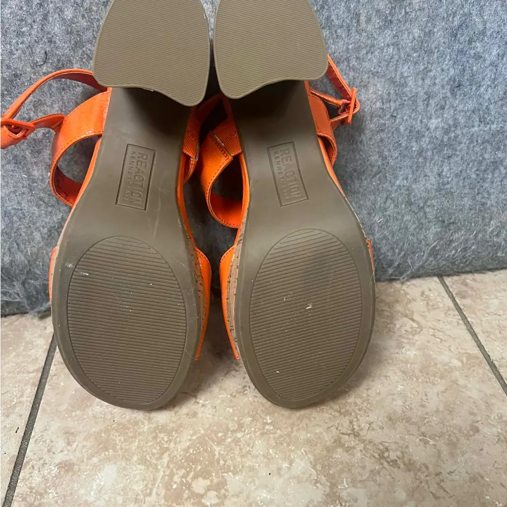 Kenneth Cole Reaction 7.5 Reebeka sandals orange patent finish block heels - Image 6